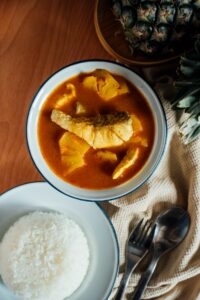 แกงเหลืองสับปะรดปลากระพง